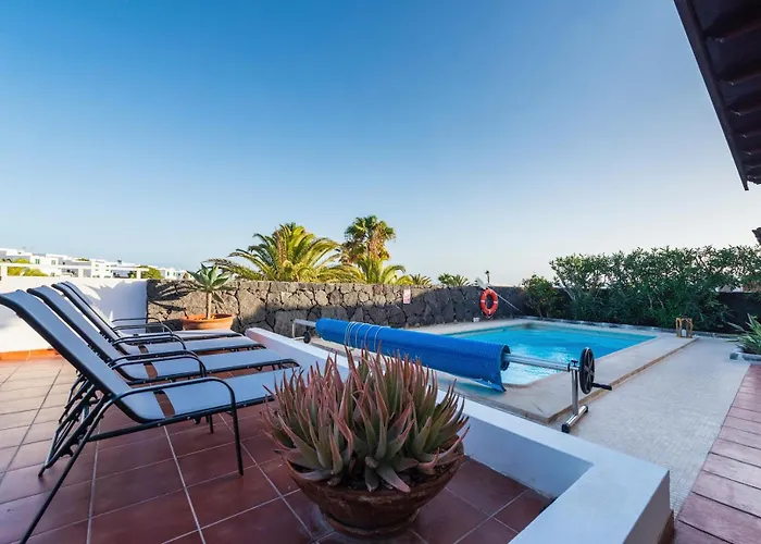 Pola Marinas فيلة