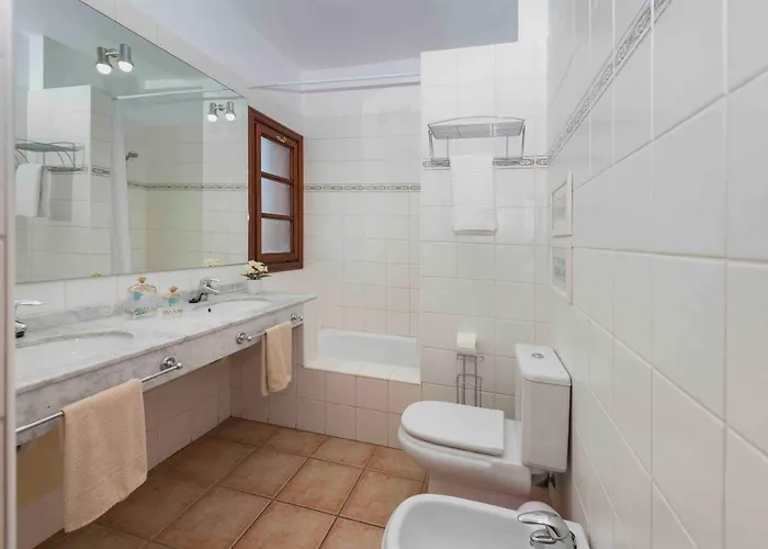 Pola Marinas Playa Blanca (Lanzarote)